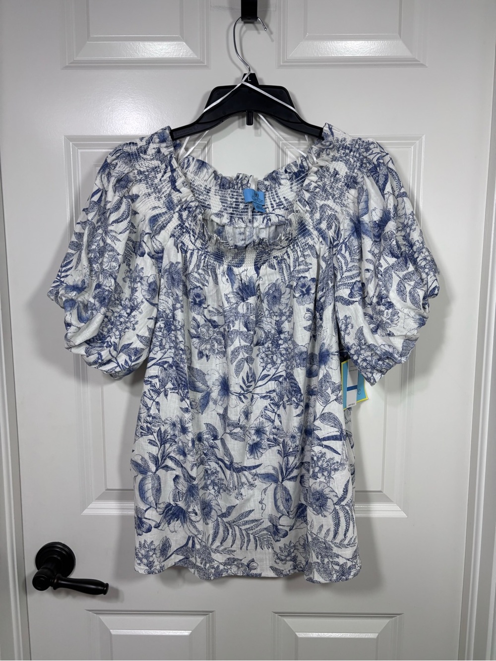 NWT CeCe Puffed Sleeve Smocked Peasant Top Women’s XL Blue Floral